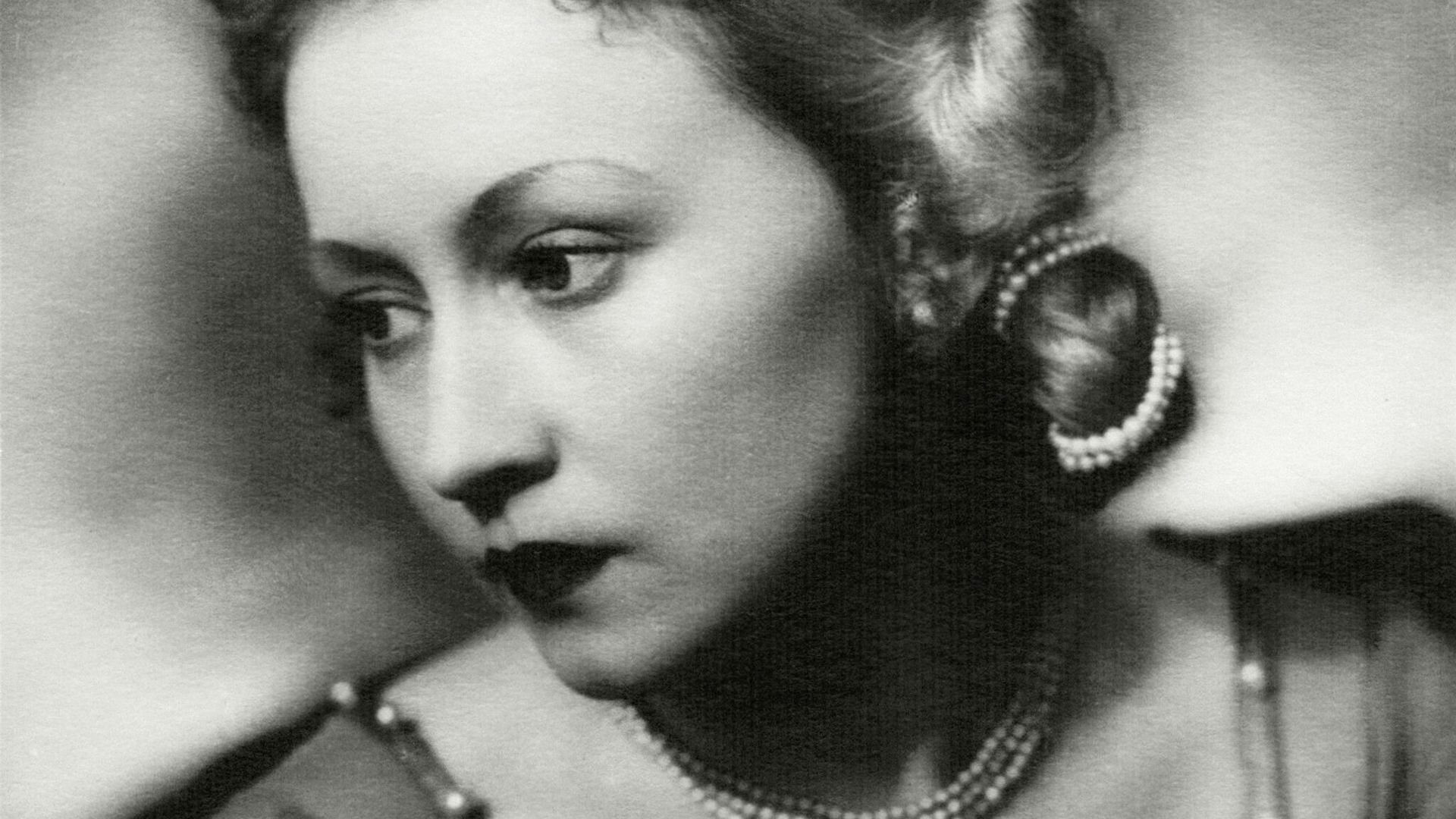 Галина Уланова в роли Джульетты, 1940-е. Фотограф Э.З. Лесов Галина Уланова в роли Джульетты, 1940-е. Фотограф Э.З. Лесов - РИА Новости, 1920, 11.10.2022