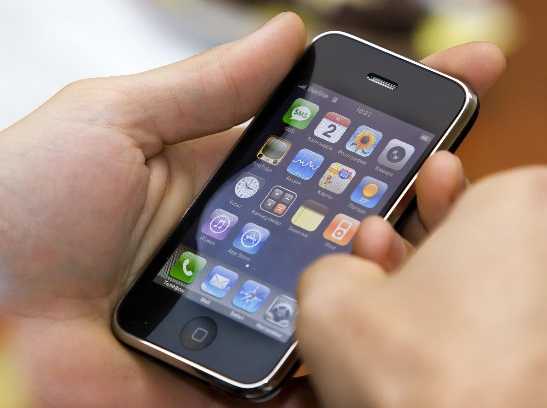 Презентация революционного смартфона iPhone 3G. 2008 год Презентация революционного смартфона iPhone 3G. 2008 год - РИА Новости, 1920, 31.08.2022