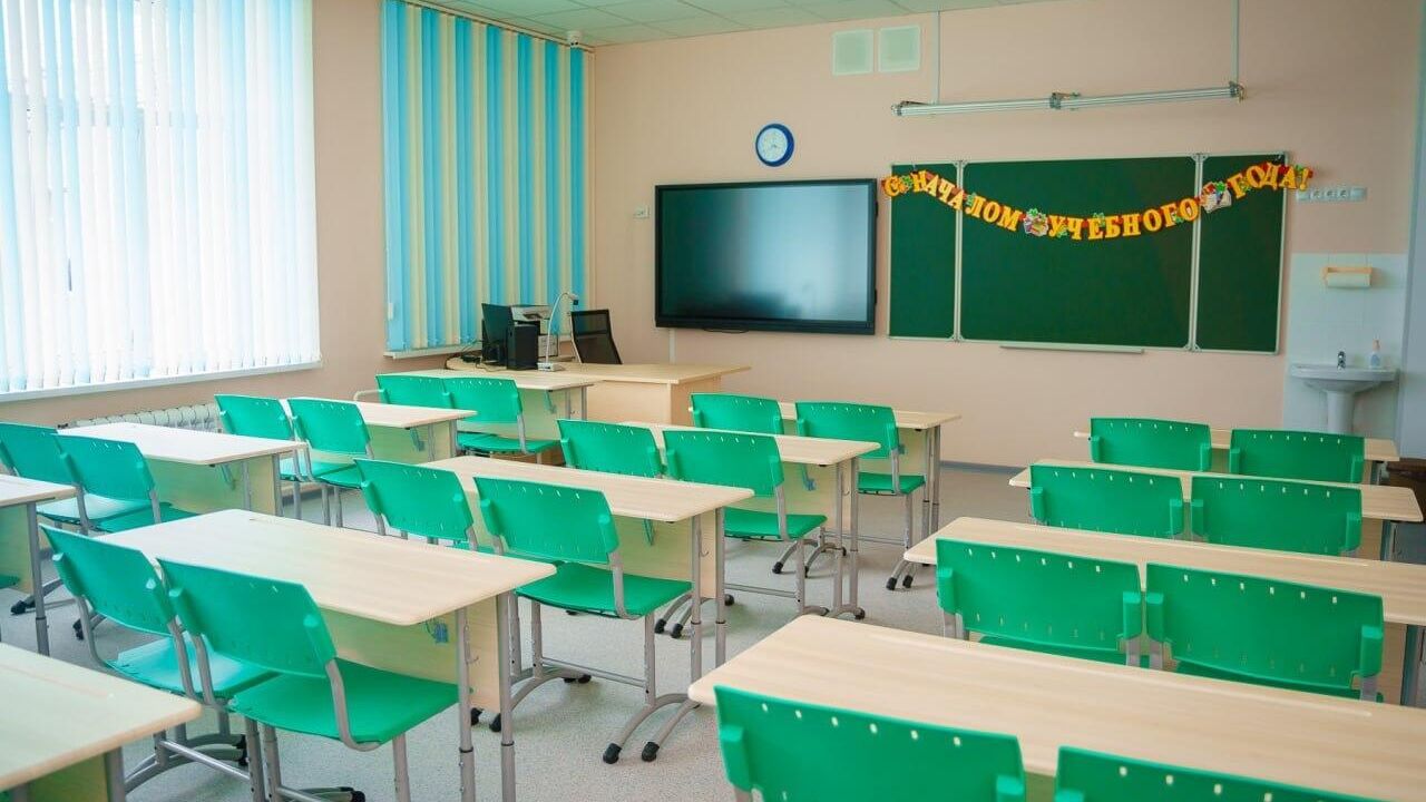 Школа, открытая после капитального ремонта по губернаторской программе Моя новая школа в Юрге Школа, открытая после капитального ремонта по губернаторской программе Моя новая школа в Юрге - РИА Новости, 1920, 07.09.2022