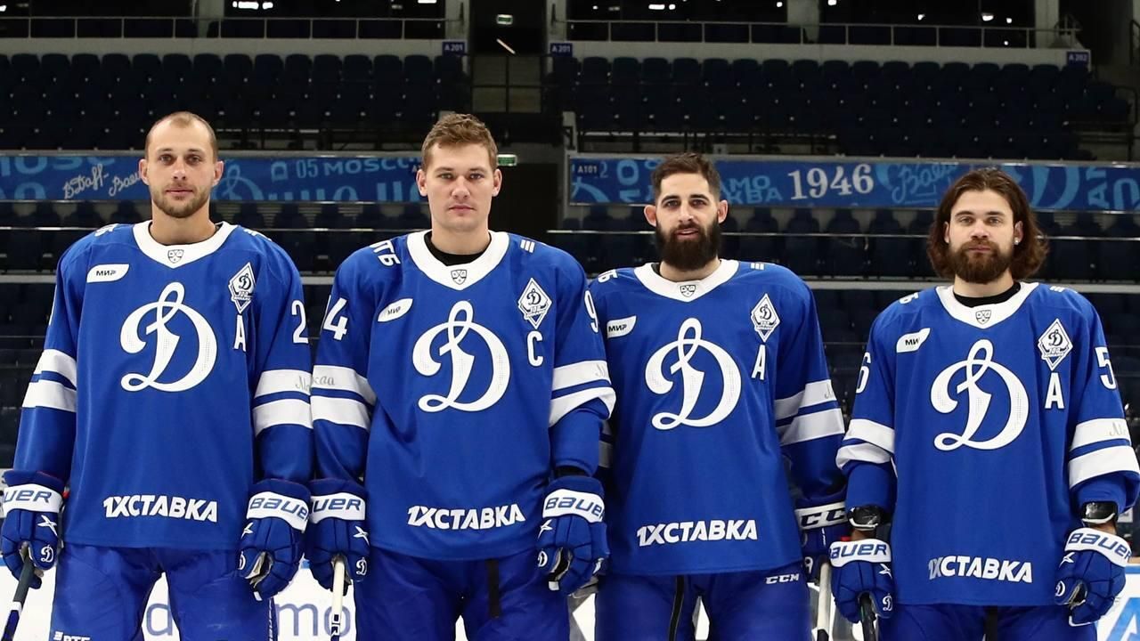 Хоккеист московского Динамо Андрей Миронов (второй слева) Хоккеист московского Динамо Андрей Миронов (второй слева) - РИА Новости, 1920, 02.09.2022