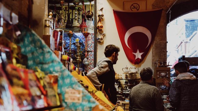Типичные прилавки на рынке в Турции Типичные прилавки на рынке в Турции