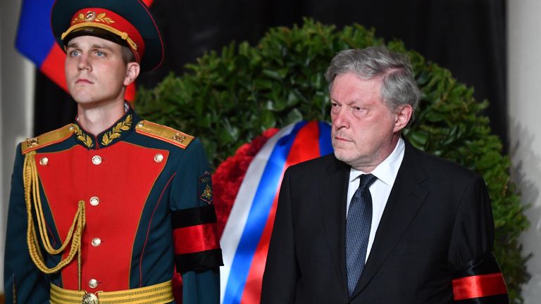 Один из основателей партии Яблоко Григорий Явлинский на церемонии прощания с бывшим президентом СССР Михаилом Горбачевым Один из основателей партии Яблоко Григорий Явлинский на церемонии прощания с бывшим президентом СССР Михаилом Горбачевым