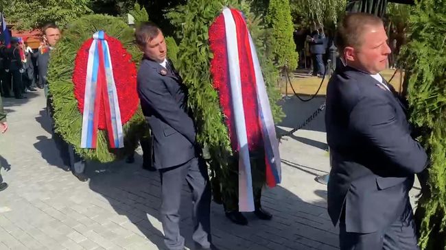 Гроб с телом Горбачева доставили на Новодевичье кладбище в Москве