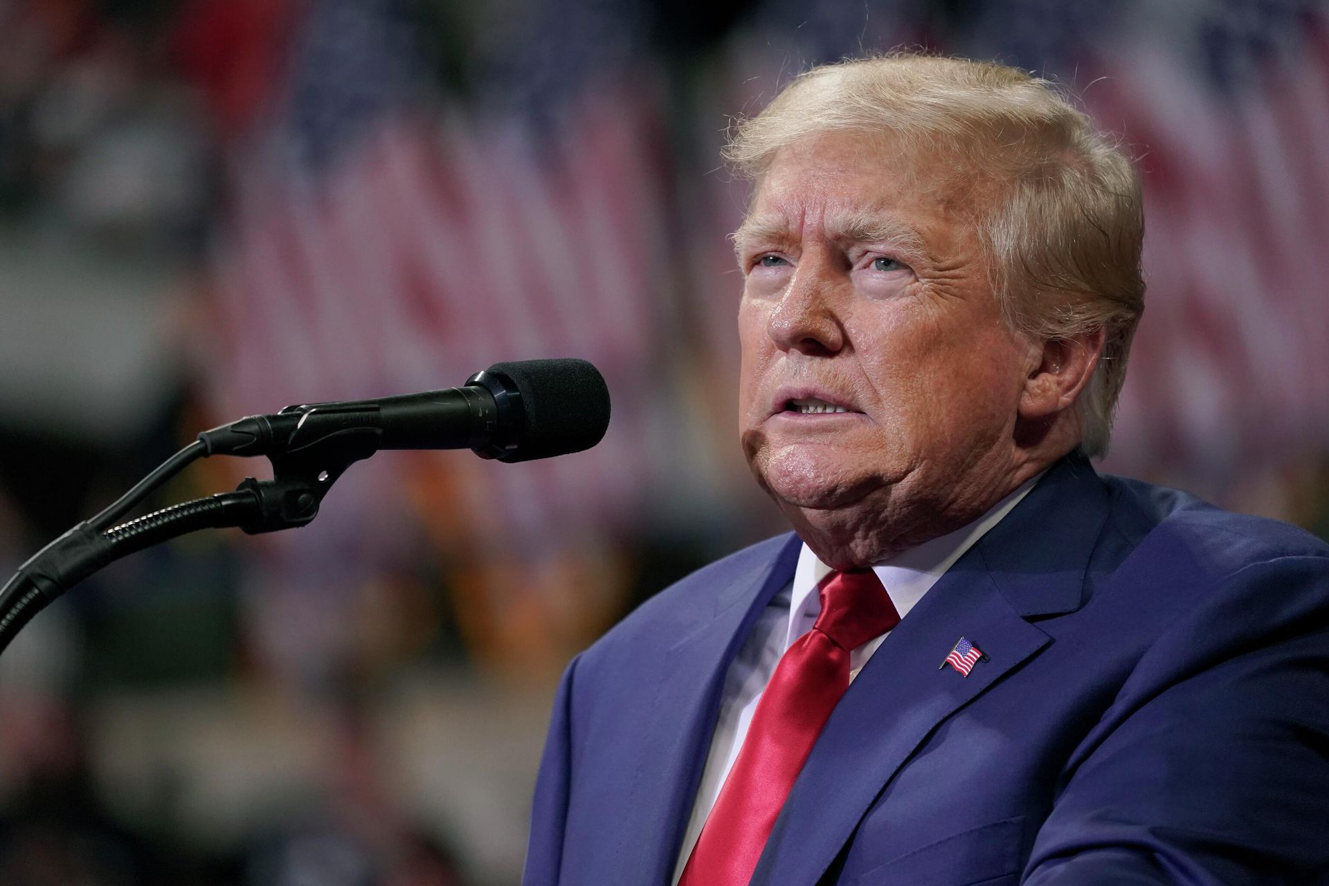 Бывший президент США Дональд Трамп выступает на собрании своих сторонников в штате Пенсильвания Бывший президент США Дональд Трамп выступает на собрании своих сторонников в штате Пенсильвания - РИА Новости, 1920, 27.04.2023