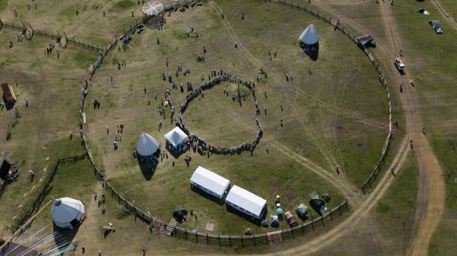 Празднование традиционного якутского праздника Ысыах Туймаады в местности Ус Хатын недалеко от Якутска Празднование традиционного якутского праздника Ысыах Туймаады в местности Ус Хатын недалеко от Якутска