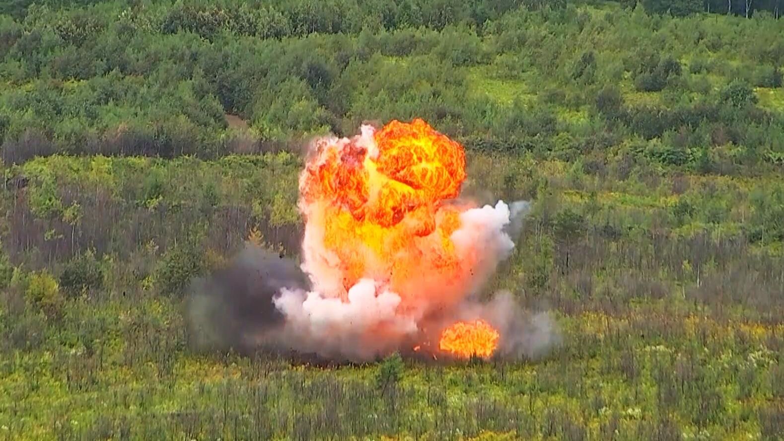 Поражение цели в ходе учений Восток-2022 Поражение цели в ходе учений Восток-2022 - РИА Новости, 1920, 14.09.2024