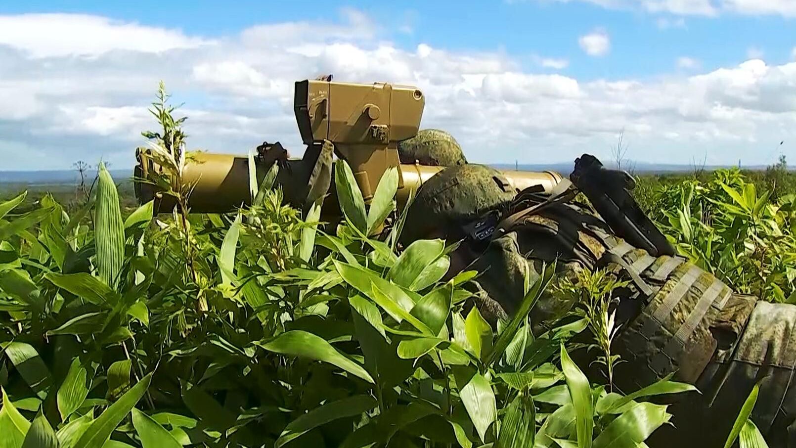 Военнослужащий в ходе стратегических командно-штабных учений Восток-2022 на полигоне Успеновский Военнослужащий в ходе стратегических командно-штабных учений Восток-2022 на полигоне Успеновский - РИА Новости, 1920, 06.09.2022