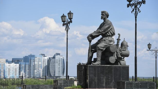 Памятник стрелецкому сотнику, основателю города Якутска Петру Ивановичу Бекетову в Якутске Памятник стрелецкому сотнику, основателю города Якутска Петру Ивановичу Бекетову в Якутске