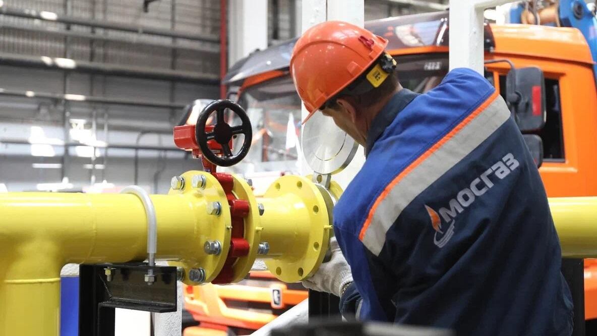 Работник Мосгаза на газораспределительном пункте в Москве Работник Мосгаза на газораспределительном пункте в Москве - РИА Новости, 1920, 24.02.2026