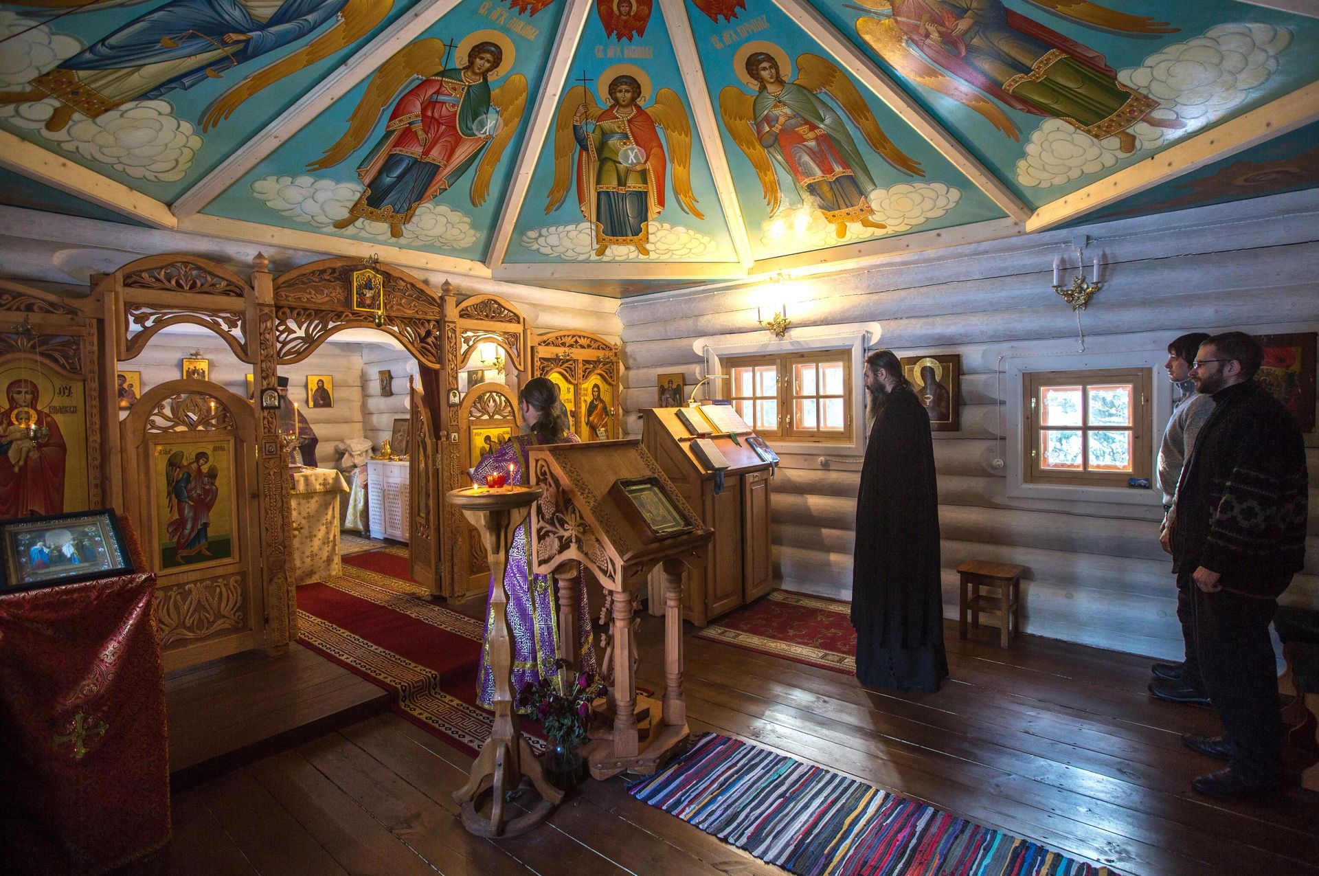 Утренняя служба в зимнем деревянном храме Крестителя Господня Иоанна - РИА Новости, 1920, 01.09.2026