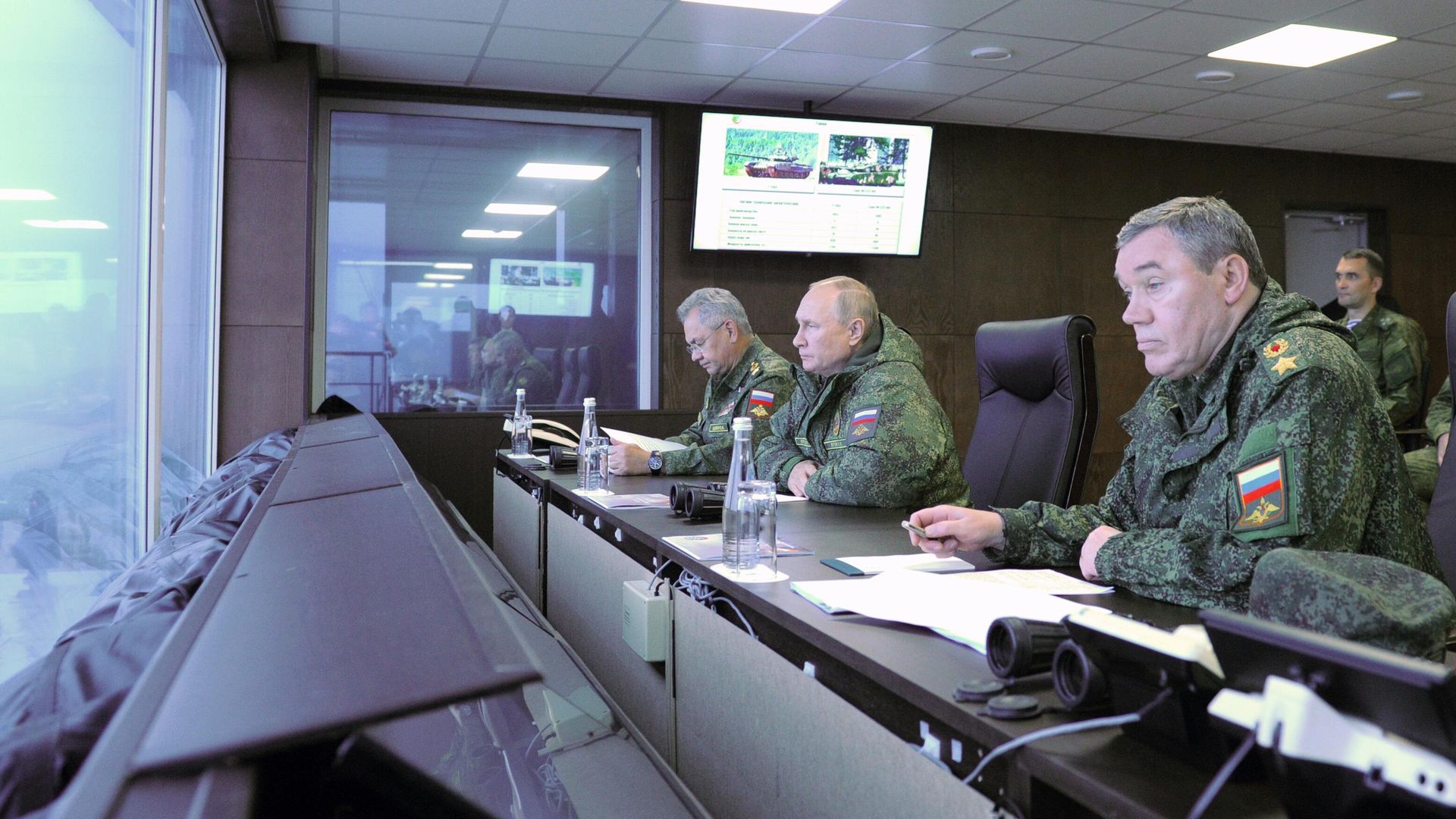 Президент РФ Владимир Путин наблюдает за финальной частью военных стратегических командно-штабных учений войск Восточного военного округа Восток-2022 Президент РФ Владимир Путин наблюдает за финальной частью военных стратегических командно-штабных учений войск Восточного военного округа Восток-2022 - РИА Новости, 1920, 06.09.2022