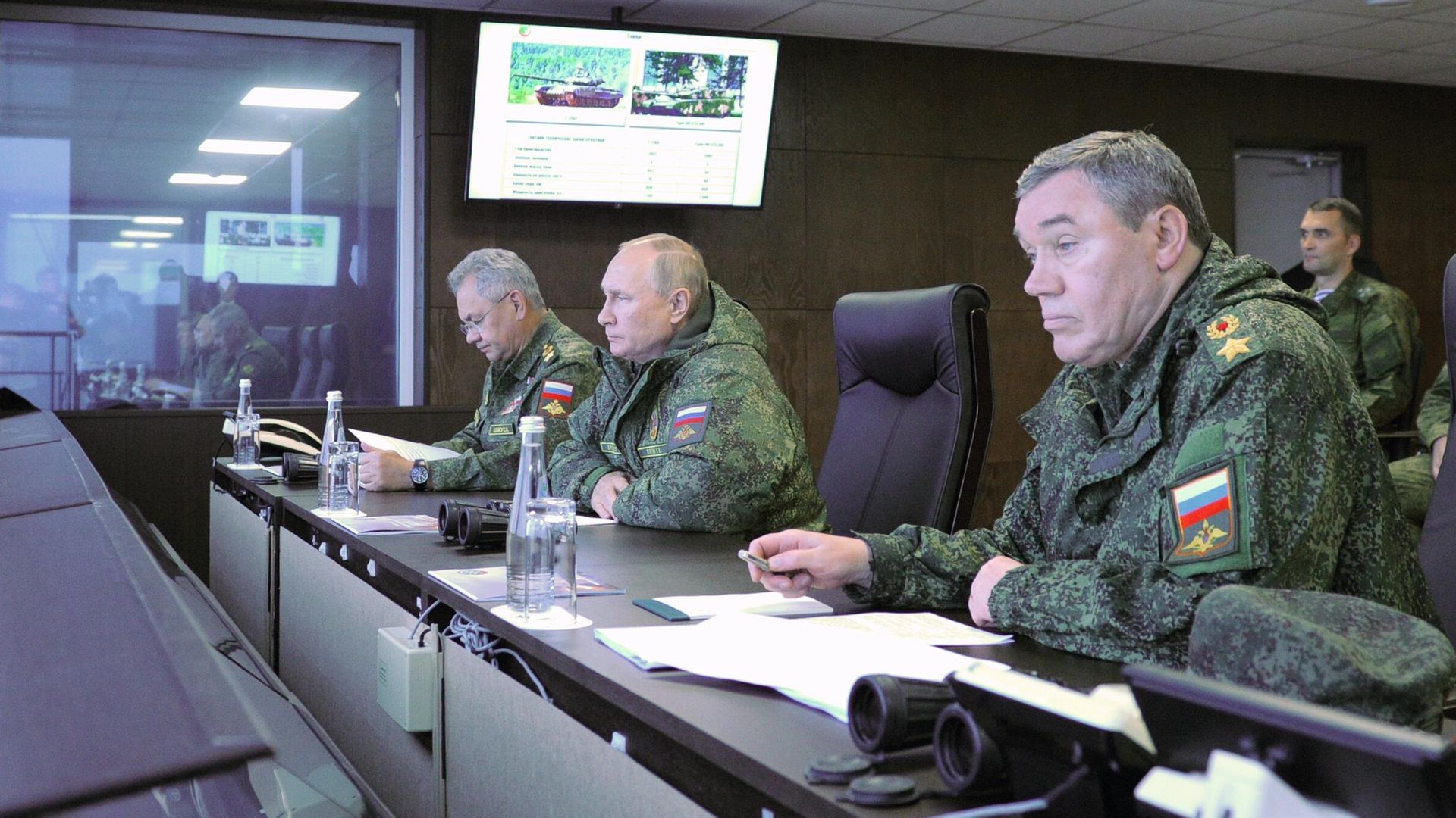 Президент РФ Владимир Путин наблюдает за финальной частью военных стратегических командно-штабных учений войск Восточного военного округа Восток-2022 Президент РФ Владимир Путин наблюдает за финальной частью военных стратегических командно-штабных учений войск Восточного военного округа Восток-2022 - РИА Новости, 1920, 06.09.2022
