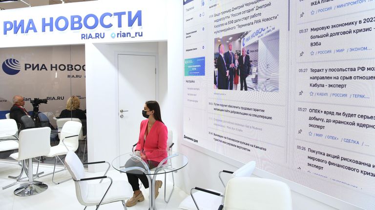 Работа стенда медиагруппы Россия сегодня на Восточном экономическом форуме во Владивостоке Работа стенда медиагруппы Россия сегодня на Восточном экономическом форуме во Владивостоке