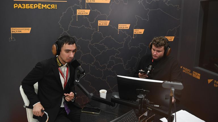Пранкеры Вован и Лексус в студии радио Sputnik на Восточном экономическом форуме во Владивостоке Пранкеры Вован и Лексус в студии радио Sputnik на Восточном экономическом форуме во Владивостоке
