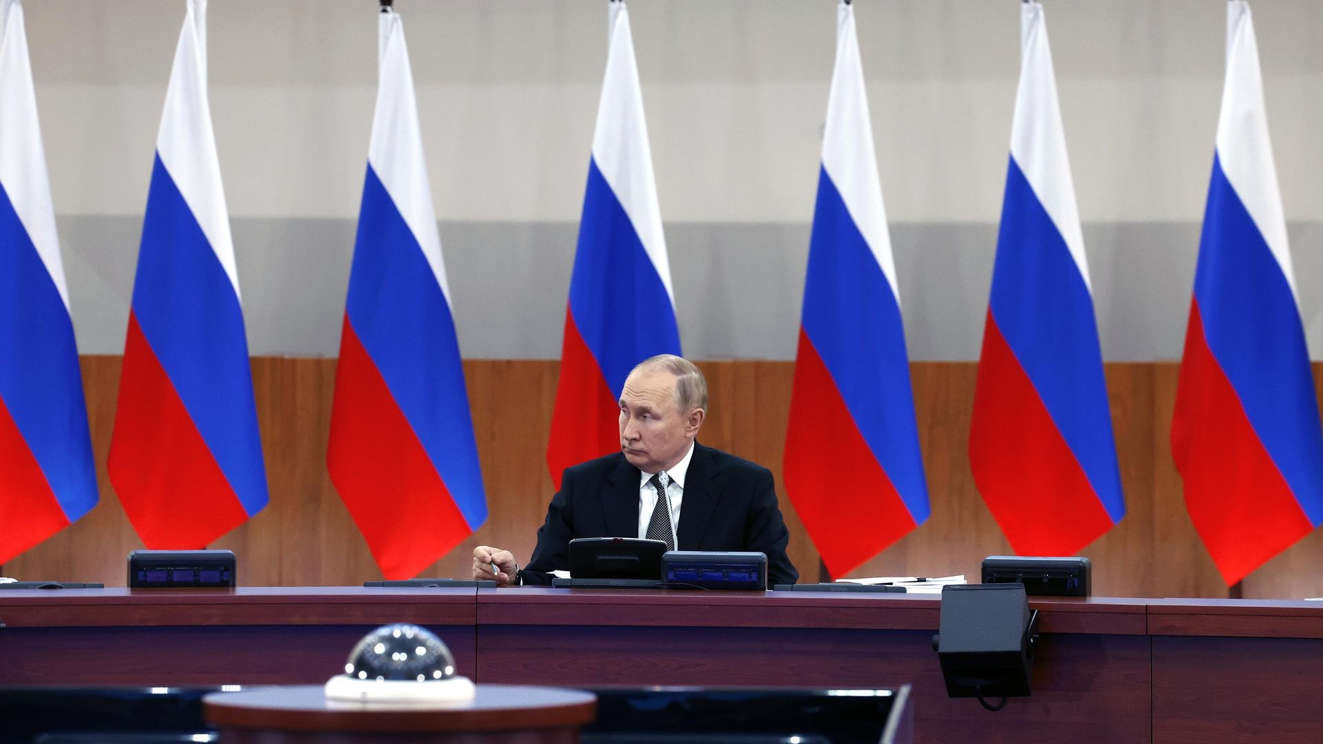 Президент России Владимир Путин на заседании президиума Госсовета по вопросам развития национальной туристической индустрии Президент России Владимир Путин на заседании президиума Госсовета по вопросам развития национальной туристической индустрии - РИА Новости, 1920, 06.09.2022