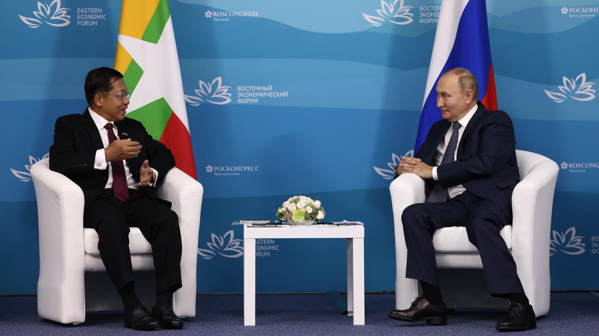 Президент России Владимир Путин и председатель Государственного административного совета, премьер-министр Временного правительства Республики Союз Мьянма Мин Аун Хлайн во время встречи на полях VII Восточного экономического форума во Владивостоке Президент России Владимир Путин и председатель Государственного административного совета, премьер-министр Временного правительства Республики Союз Мьянма Мин Аун Хлайн во время встречи на полях VII Восточного экономического форума во Владивостоке - РИА Новости, 1920, 07.09.2022