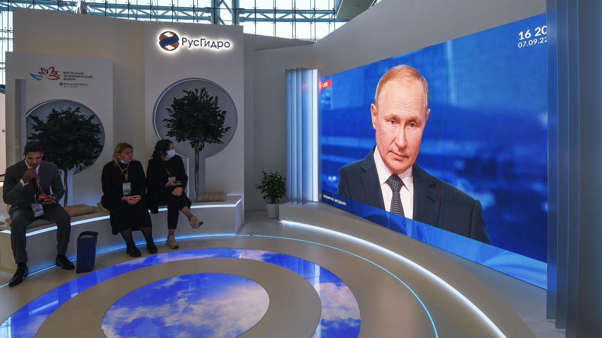 Трансляция выступления президента РФ Владимира Путина на пленарном заседании Восточного экономического форума во Владивостоке Трансляция выступления президента РФ Владимира Путина на пленарном заседании Восточного экономического форума во Владивостоке - РИА Новости, 1920, 07.09.2022