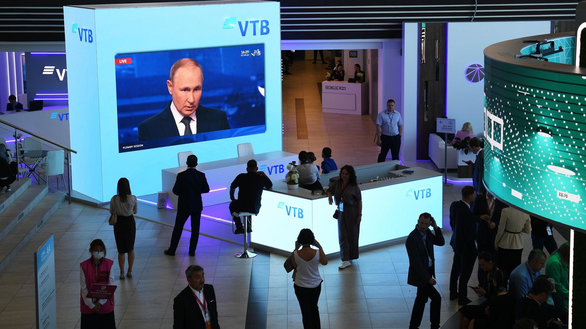 Трансляция выступления президента РФ Владимира Путина на пленарном заседании Восточного экономического форума во Владивостоке Трансляция выступления президента РФ Владимира Путина на пленарном заседании Восточного экономического форума во Владивостоке - РИА Новости, 1920, 07.09.2022