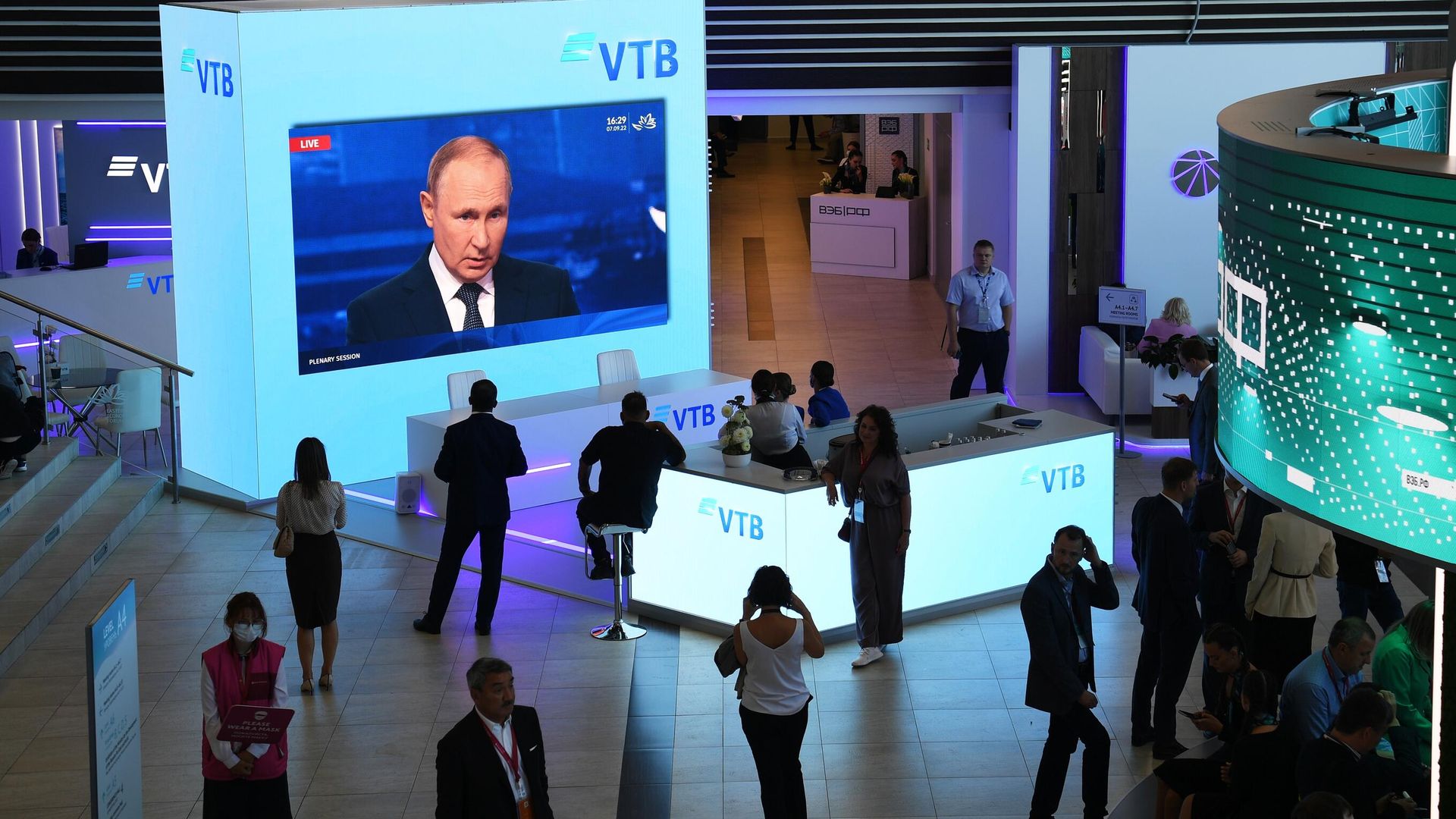 Трансляция выступления президента РФ Владимира Путина на пленарном заседании Восточного экономического форума во Владивостоке Трансляция выступления президента РФ Владимира Путина на пленарном заседании Восточного экономического форума во Владивостоке - РИА Новости, 1920, 07.09.2022