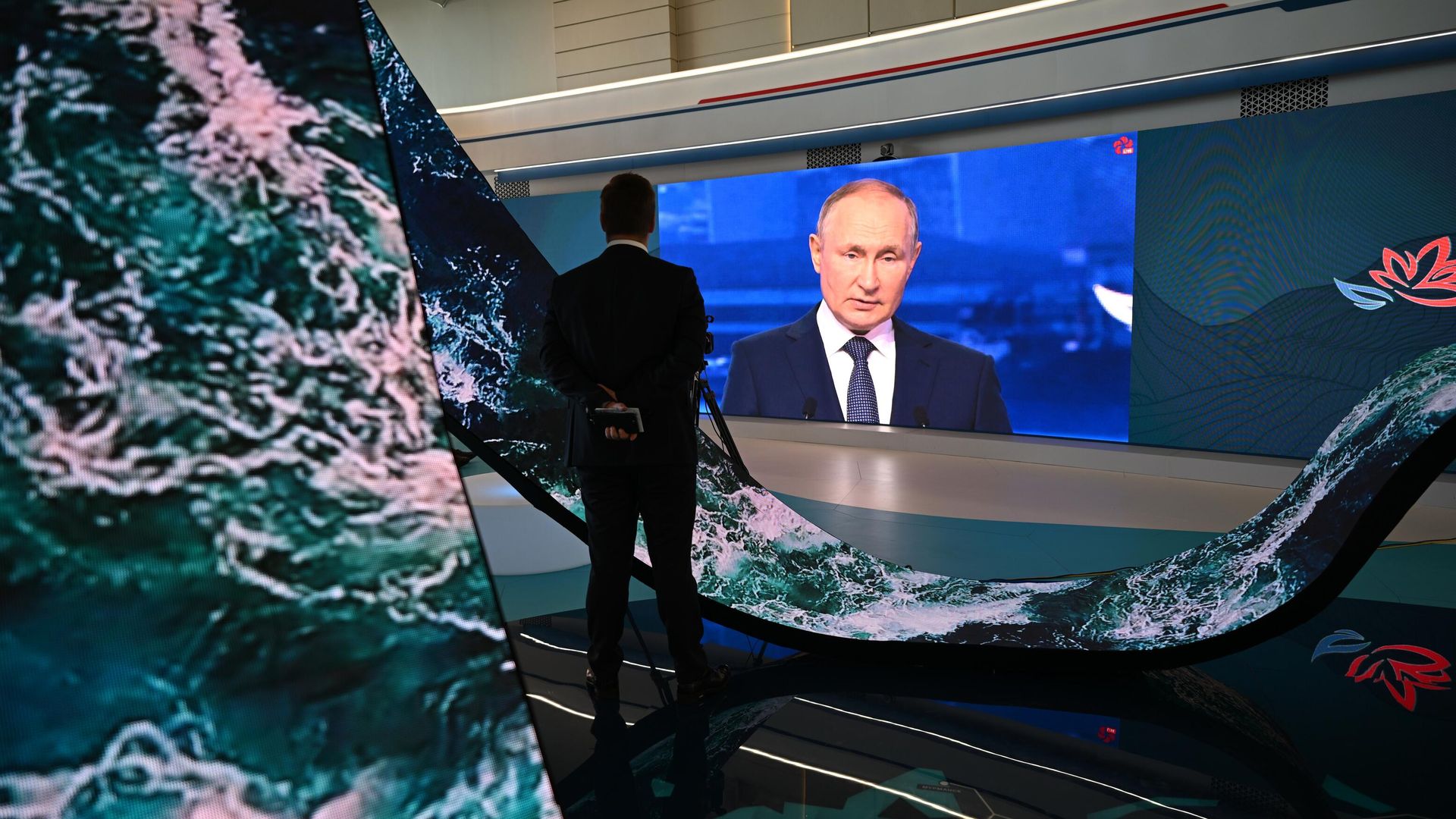 Трансляция выступления президента РФ Владимира Путина на пленарном заседании Восточного экономического форума во Владивостоке Трансляция выступления президента РФ Владимира Путина на пленарном заседании Восточного экономического форума во Владивостоке - РИА Новости, 1920, 07.09.2022