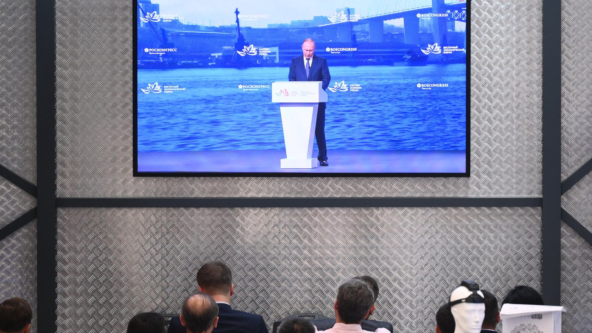 Трансляция выступления президента РФ Владимира Путина на пленарном заседании Восточного экономического форума во Владивостоке Трансляция выступления президента РФ Владимира Путина на пленарном заседании Восточного экономического форума во Владивостоке - РИА Новости, 1920, 07.09.2022