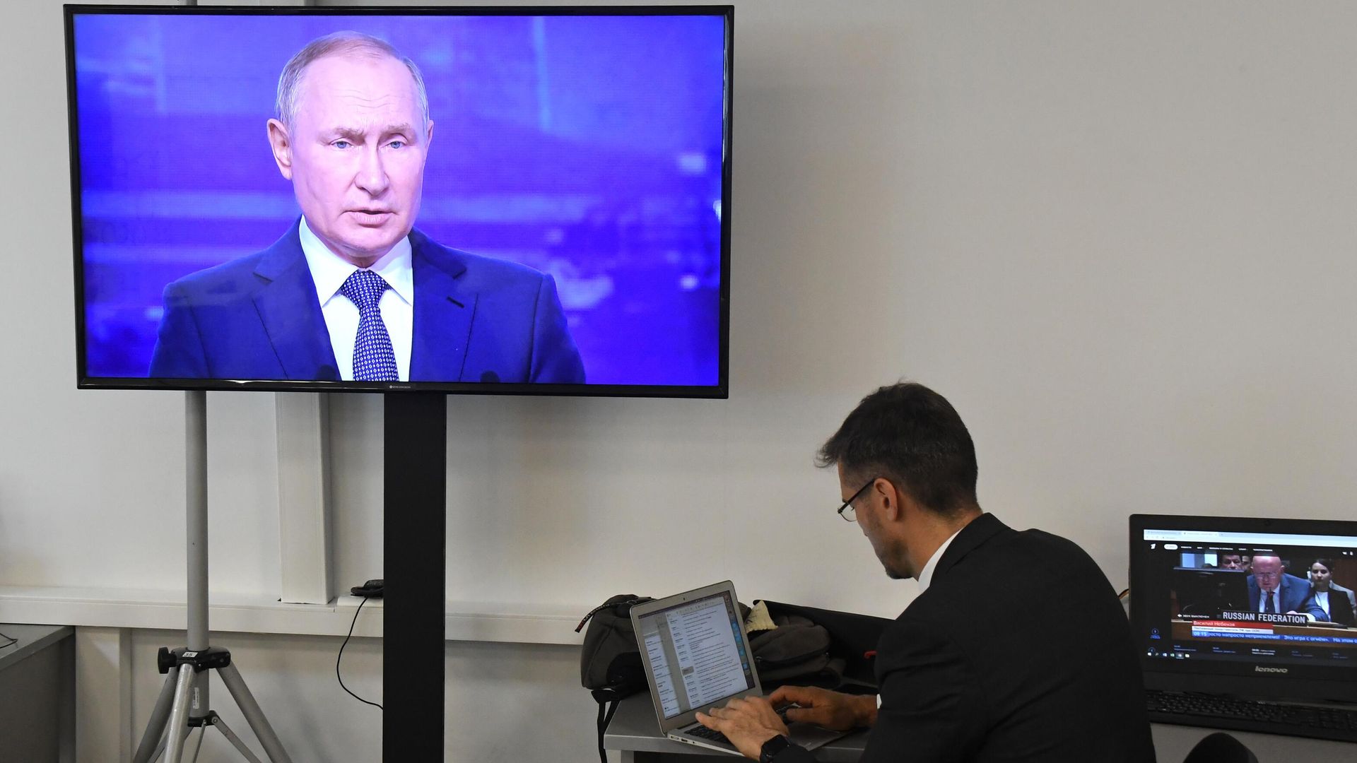 Выступление президента РФ Владимира Путина на пленарном заседании Восточного экономического форума во Владивостоке Выступление президента РФ Владимира Путина на пленарном заседании Восточного экономического форума во Владивостоке - РИА Новости, 1920, 07.09.2022
