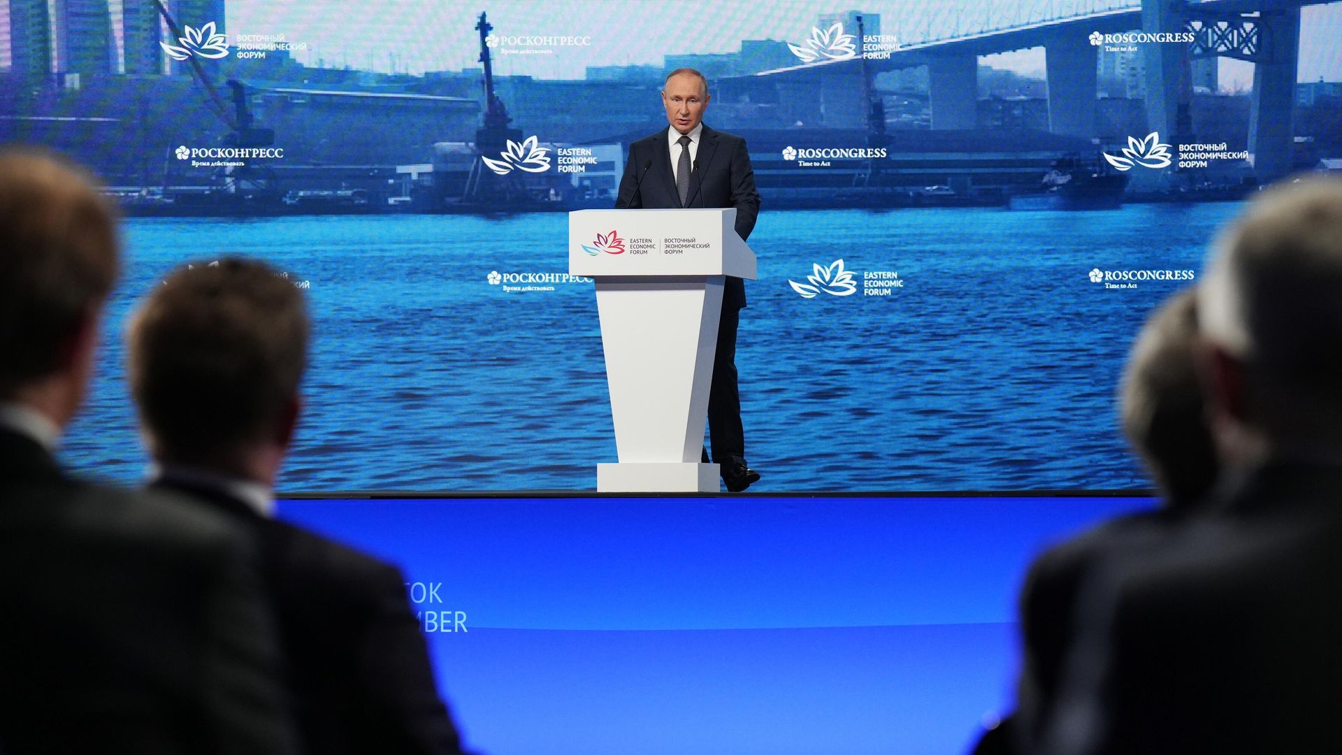 Президент РФ Владимир Путин выступает на пленарном заседании VII Восточного экономического форума во Владивостоке Президент РФ Владимир Путин выступает на пленарном заседании VII Восточного экономического форума во Владивостоке - РИА Новости, 1920, 07.09.2022
