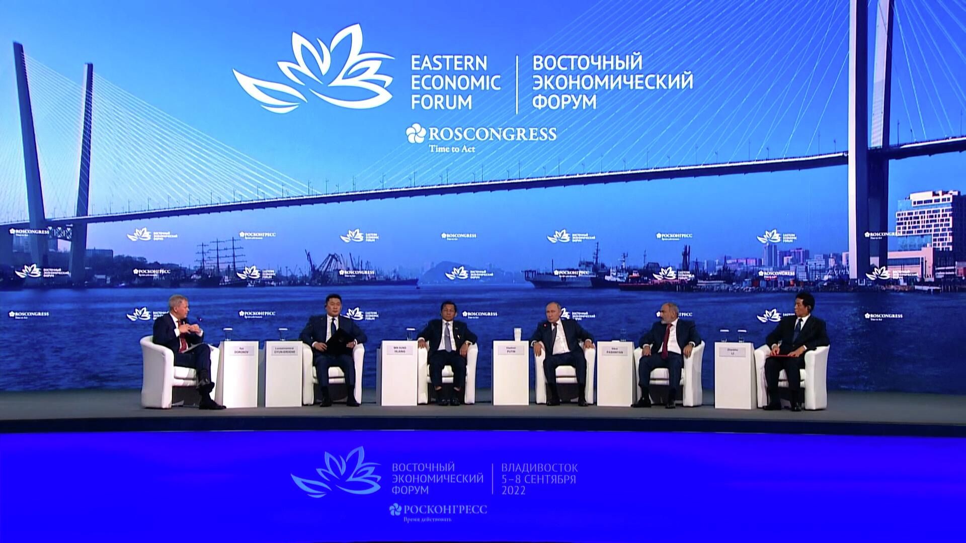 Нам плюнули, мы тоже должны ответить плевком – Путин об ответе на визовые ограничения ЕС Нам плюнули, мы тоже должны ответить плевком – Путин об ответе на визовые ограничения ЕС - РИА Новости, 1920, 07.09.2022