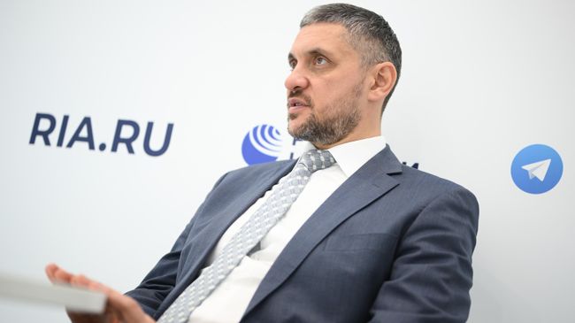 Губернатор Забайкальского края Александр Осипов на стенде медиагруппы Россия сегодня на Восточном экономическом форуме во Владивостоке