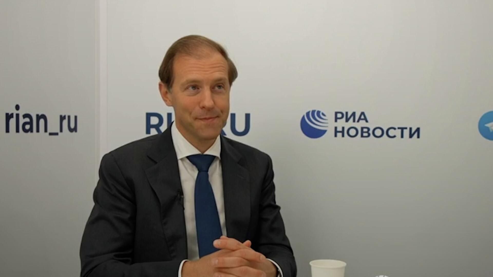 Вице-премьер Мантуров о параллельном ввозе в Россию iPhone 14 Вице-премьер Мантуров о параллельном ввозе в Россию iPhone 14 - РИА Новости, 1920, 08.09.2022