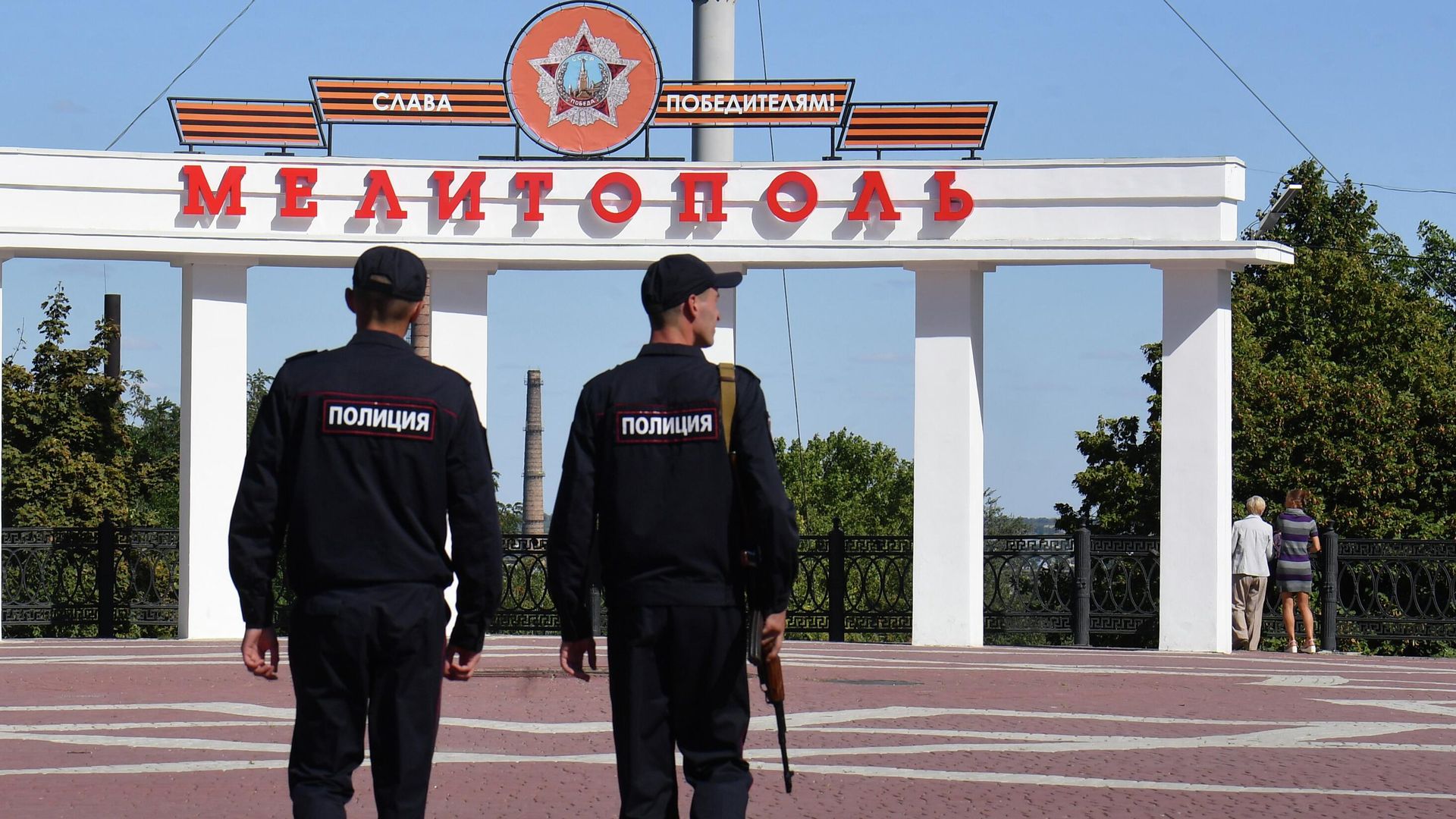 Сотрудники полиции патрулируют площадь Победы в Мелитополе Сотрудники полиции патрулируют площадь Победы в Мелитополе - РИА Новости, 1920, 28.09.2022