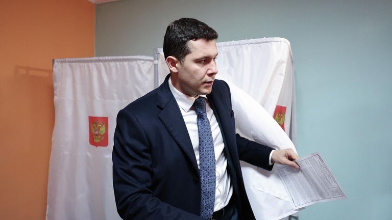 Губернатор Калининградской области Антон Алиханов голосует на избирательном участке в Калининграде Губернатор Калининградской области Антон Алиханов голосует на избирательном участке в Калининграде