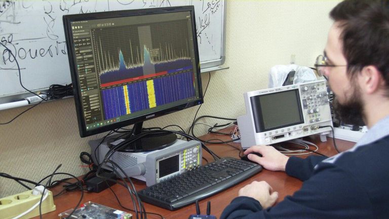 Магистрант ТУСУР настраивает программно-определяемую радиоситему для формирования IoT сигнала