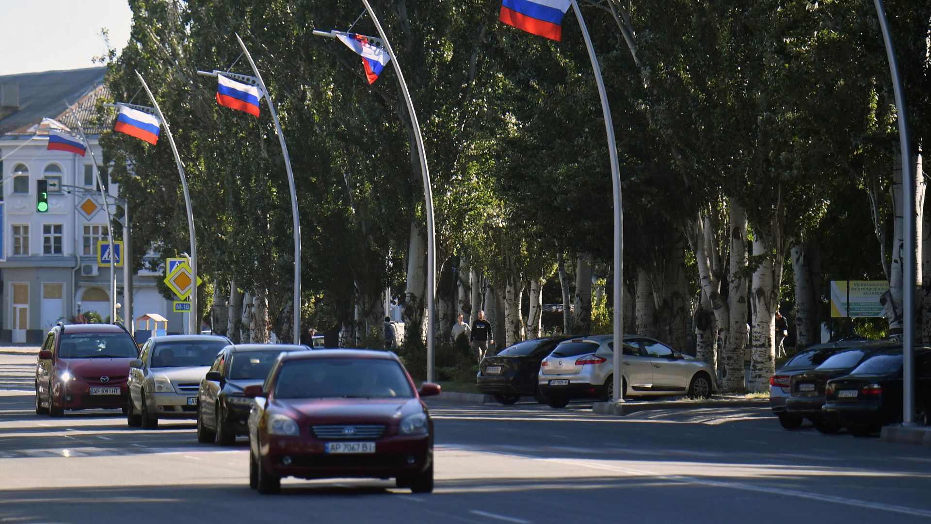 Автомобильное движение на одной из улиц в Мелитополе Автомобильное движение на одной из улиц в Мелитополе - РИА Новости, 1920, 06.06.2024