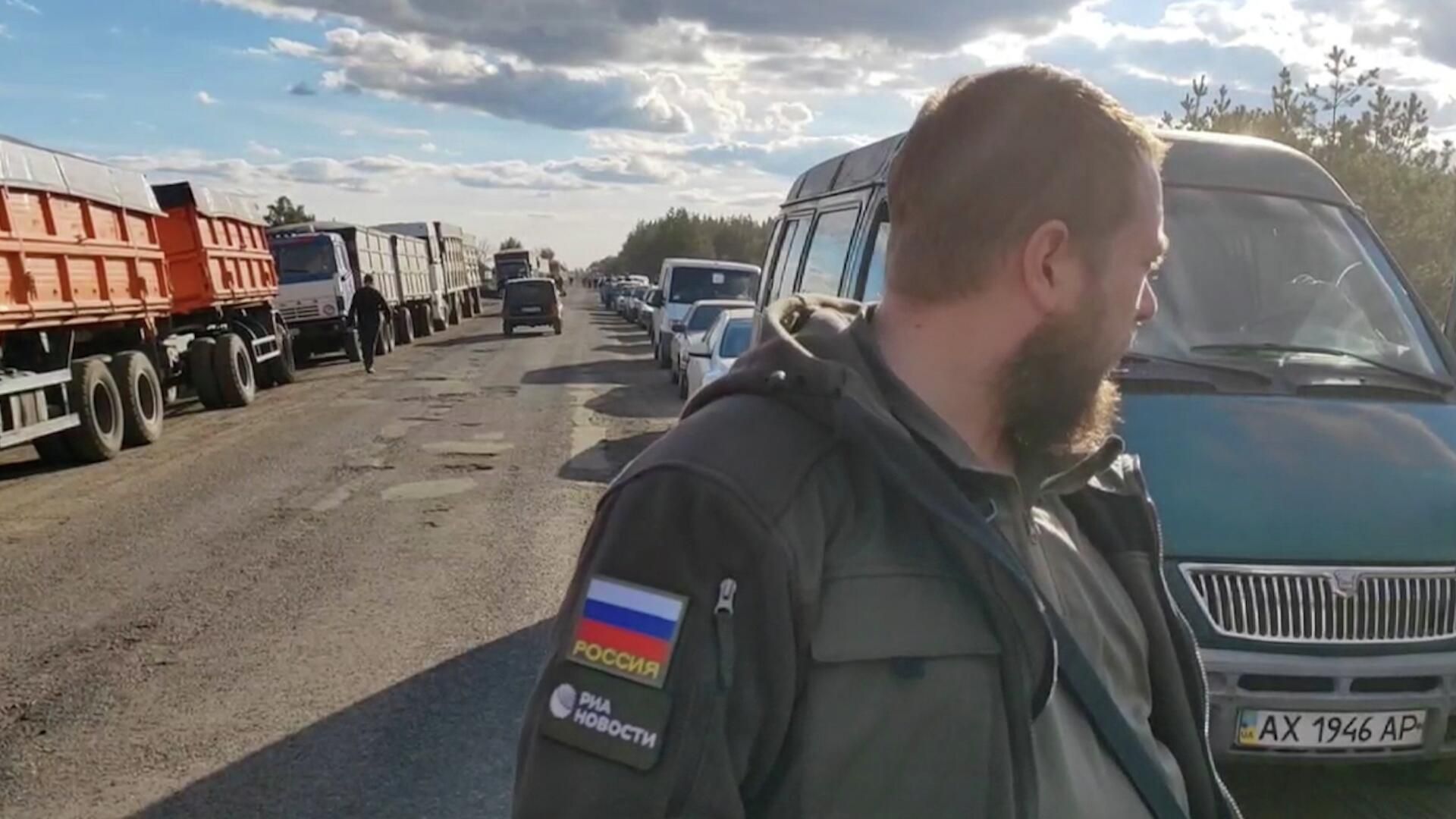 Многокилометровая очередь беженцев из Харьковской области у границы РФ Многокилометровая очередь беженцев из Харьковской области у границы РФ - РИА Новости, 1920, 09.09.2022