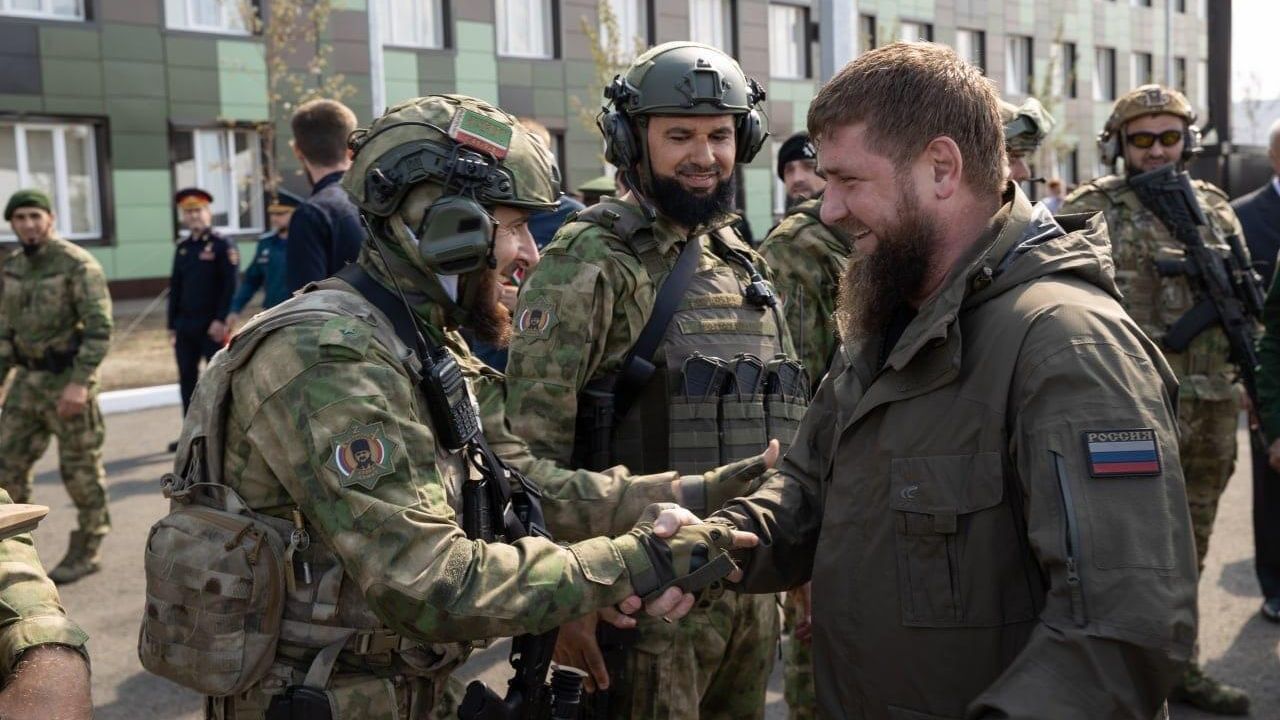 Глава Чечни Рамзан Кадыров во время визита на место дислокации нового полка Север-Ахмат и батальонов Ахмат в поселке Ханкала Глава Чечни Рамзан Кадыров во время визита на место дислокации нового полка Север-Ахмат и батальонов Ахмат в поселке Ханкала - РИА Новости, 1920, 10.09.2022