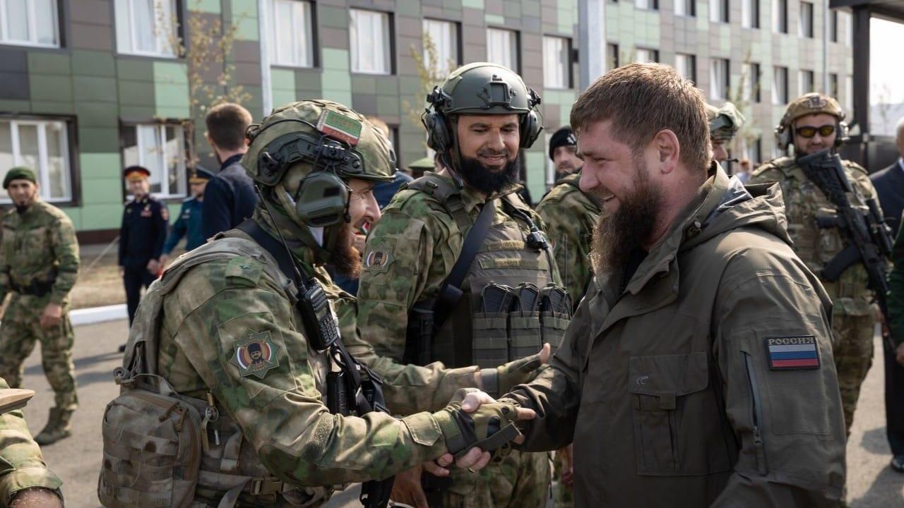 Глава Чечни Рамзан Кадыров во время визита на место дислокации нового полка Север-Ахмат и батальонов Ахмат в поселке Ханкала Глава Чечни Рамзан Кадыров во время визита на место дислокации нового полка Север-Ахмат и батальонов Ахмат в поселке Ханкала - РИА Новости, 1920, 10.09.2022
