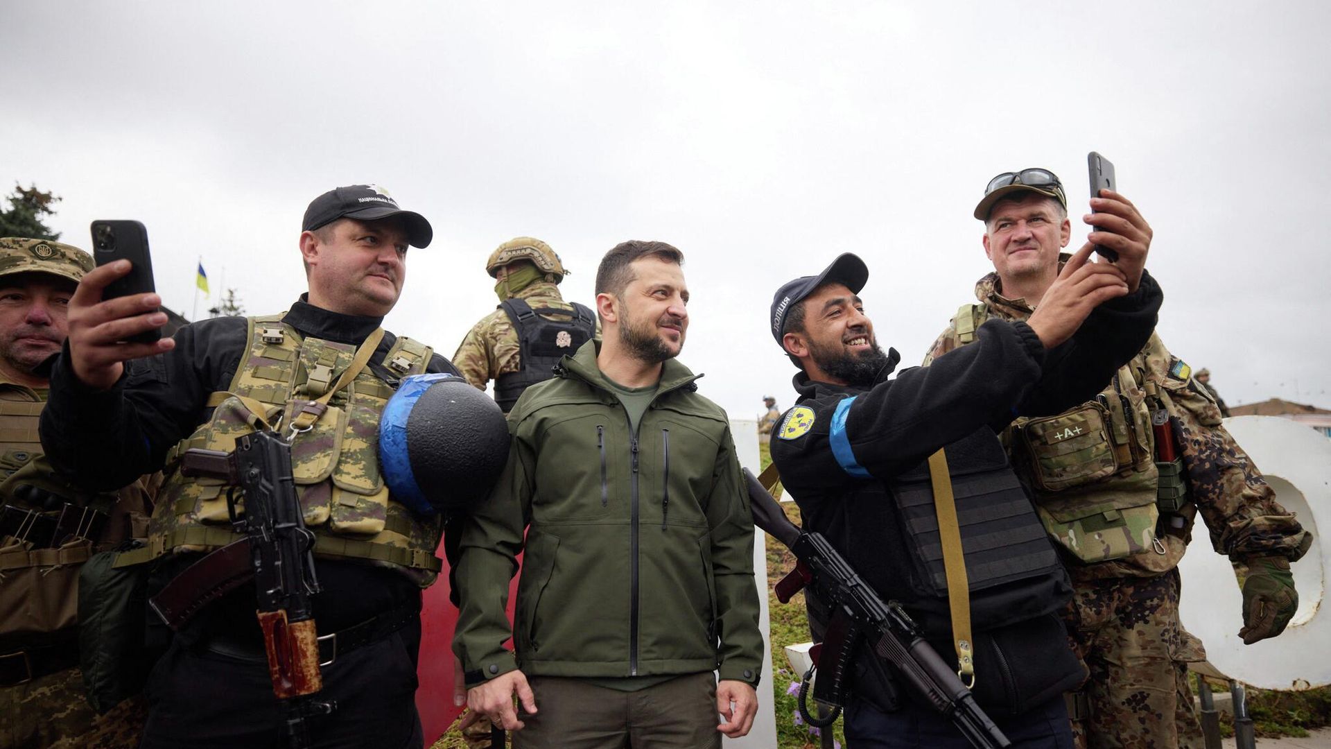 Президент Украины Владимир Зеленский в Изюме Президент Украины Владимир Зеленский в Изюме - РИА Новости, 1920, 14.09.2022