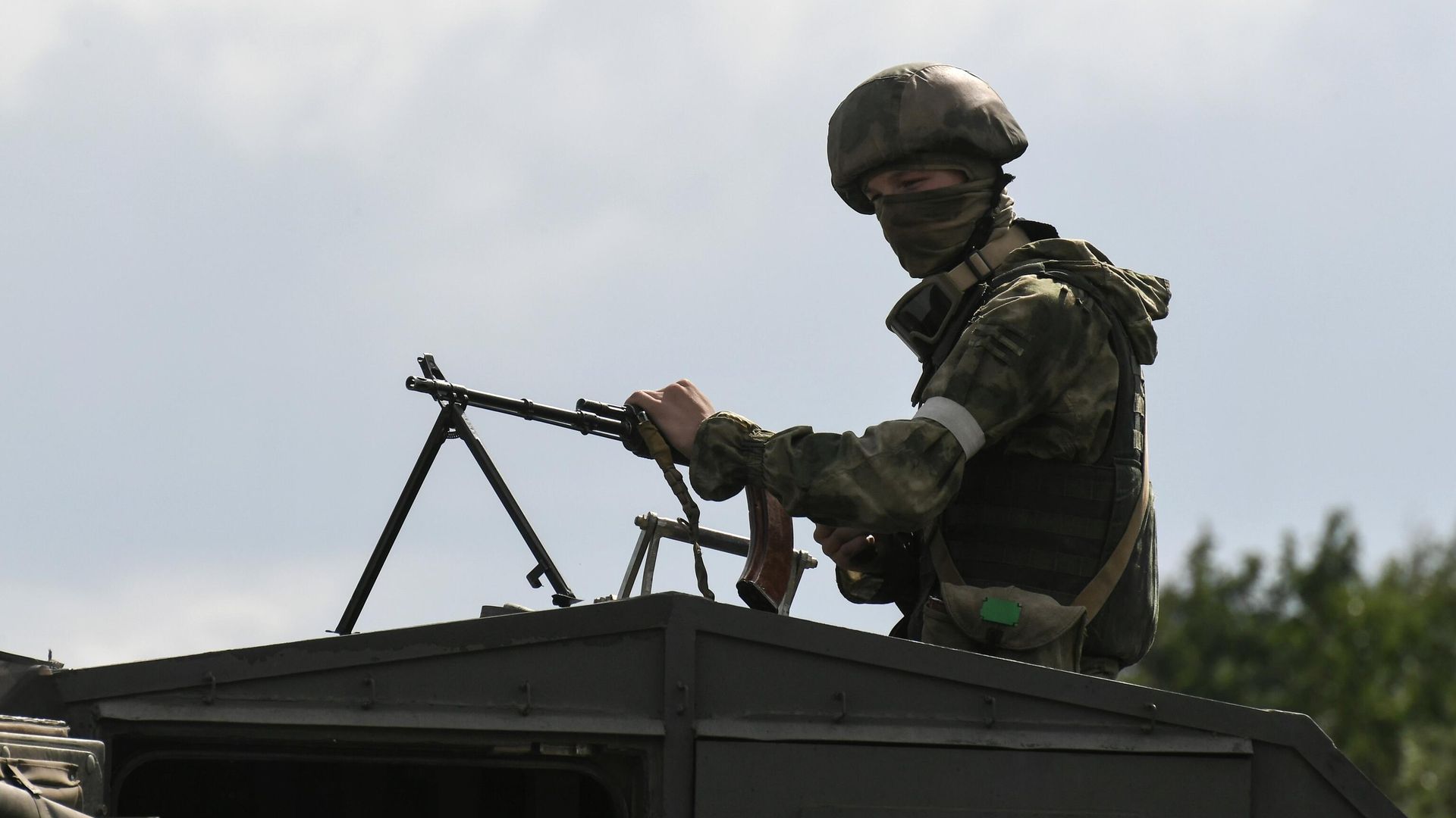 Российский военнослужащий возле КПП Васильевка в Запорожской области Российский военнослужащий возле КПП Васильевка в Запорожской области - РИА Новости, 1920, 14.09.2022