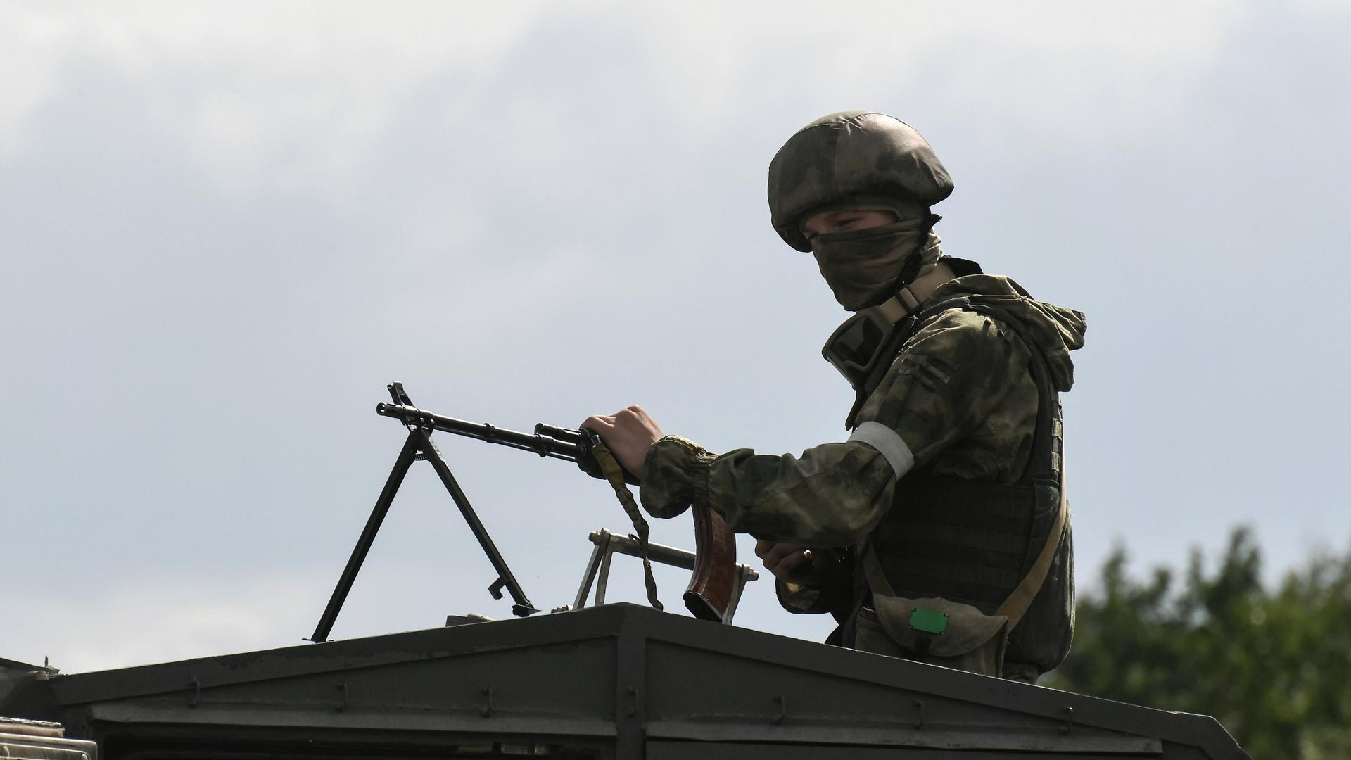 Российский военнослужащий возле КПП Васильевка в Запорожской области - РИА Новости, 1920, 14.09.2022