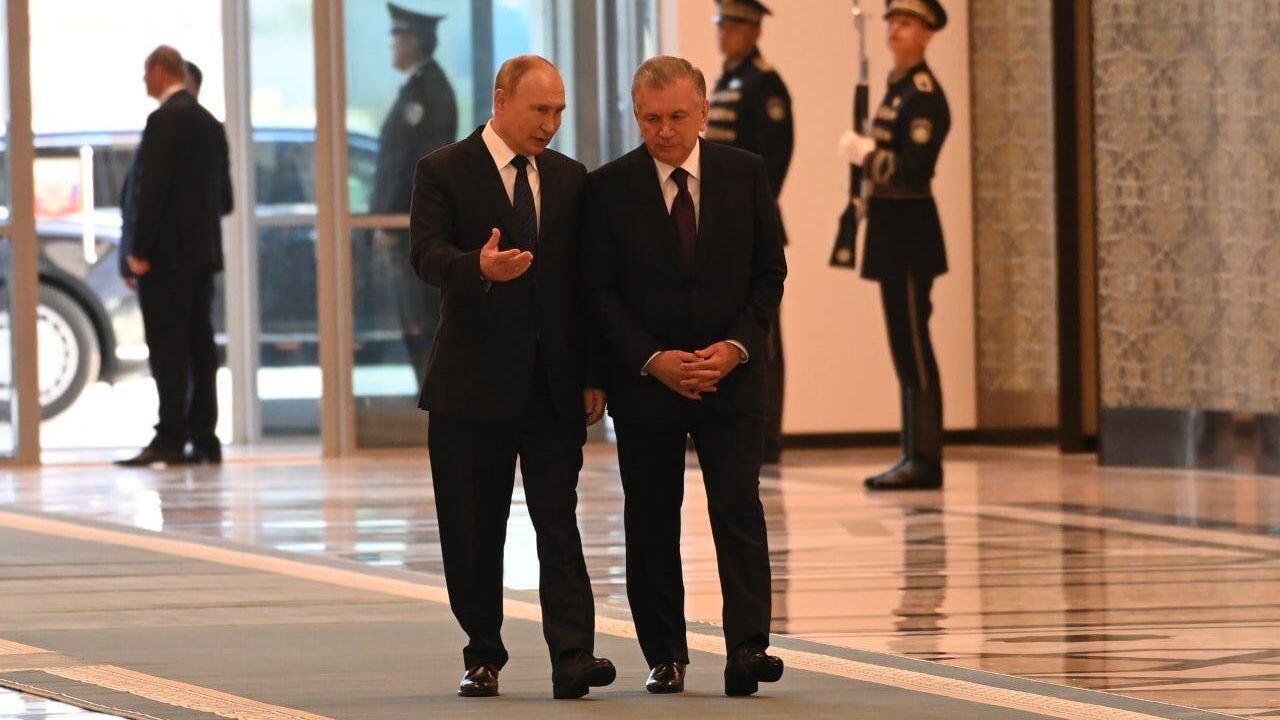 Президент России Владимир Путин и Президент Узбекистана Шавкат Мирзиеев Президент России Владимир Путин и Президент Узбекистана Шавкат Мирзиеев - РИА Новости, 1920, 04.06.2026