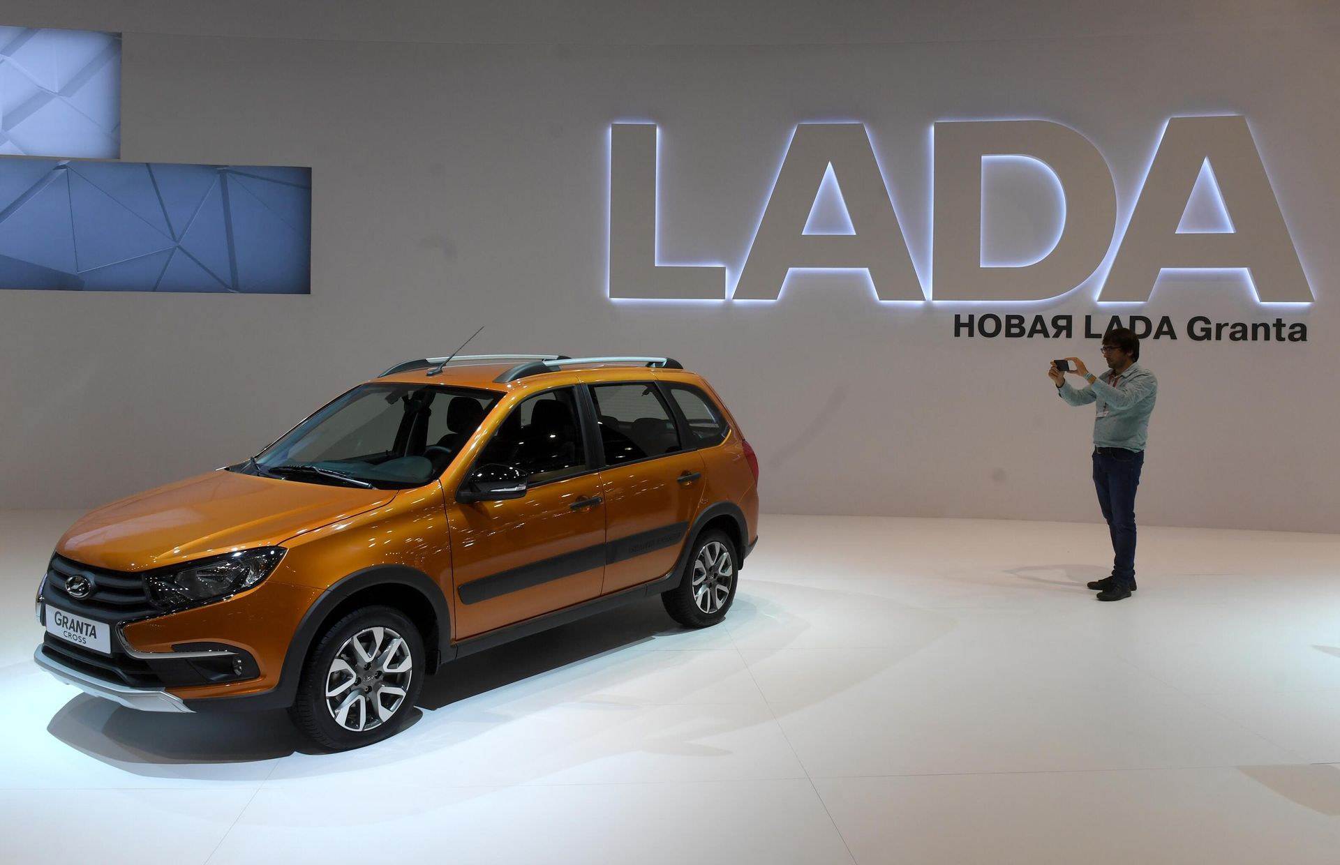 Автомобиль Lada Granta Cross на Московском международном автомобильном салоне Автомобиль Lada Granta Cross на Московском международном автомобильном салоне - РИА Новости, 1920, 16.09.2022