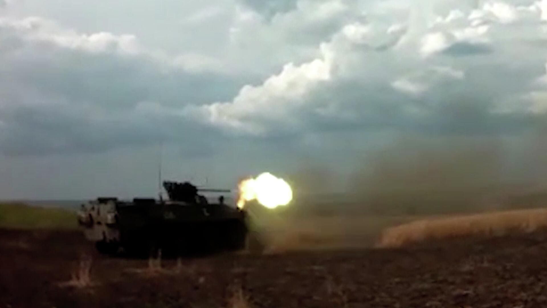 Бой российского БТР-82А и американского БТР M113 в ходе спецоперации на Украине Бой российского БТР-82А и американского БТР M113 в ходе спецоперации на Украине - РИА Новости, 1920, 17.09.2022