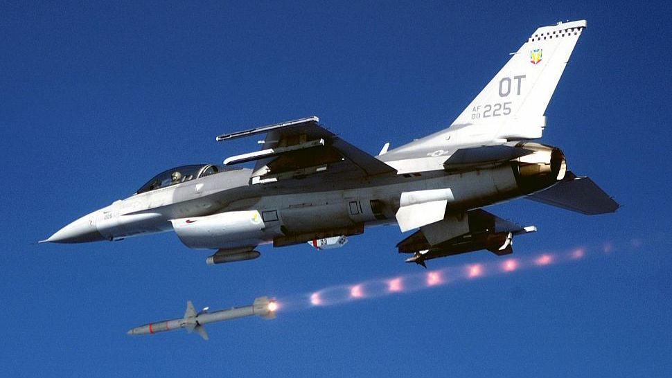 Запуск ракеты AGM-88 HARM c истребителя F-16 Запуск ракеты AGM-88 HARM c истребителя F-16 - РИА Новости, 1920, 05.05.2023