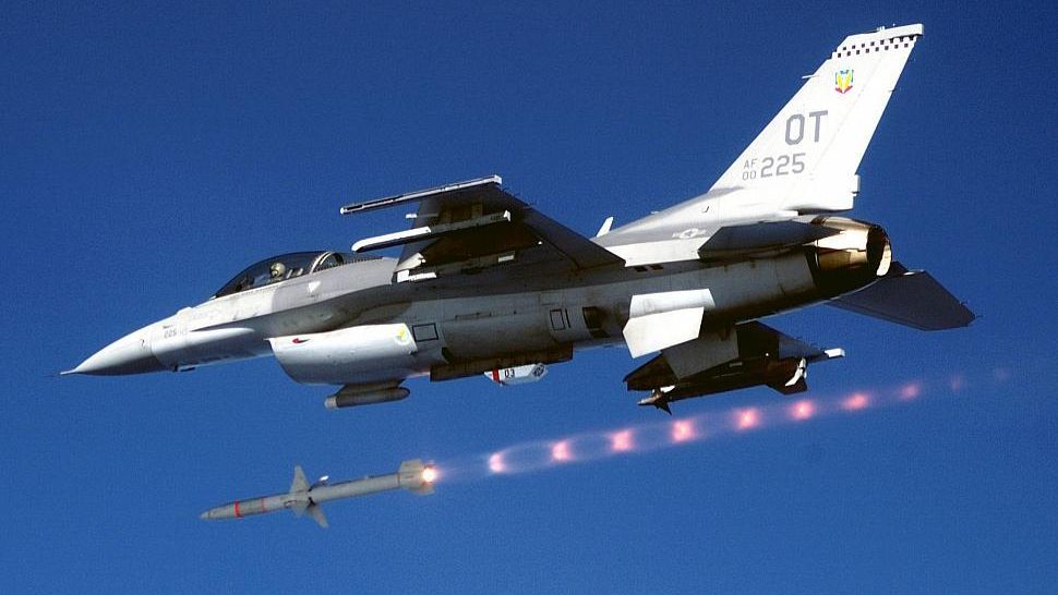 Запуск ракеты AGM-88 HARM c истребителя F-16 Запуск ракеты AGM-88 HARM c истребителя F-16 - РИА Новости, 1920, 05.05.2023