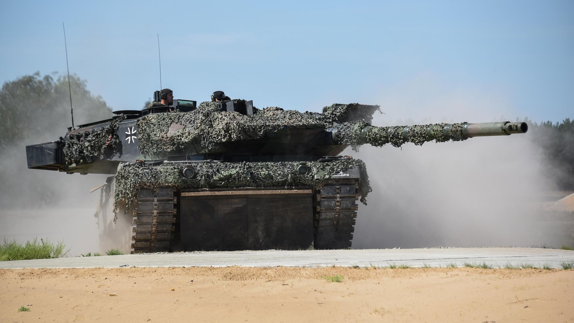 Немецкий основной боевой танк Leopard 2 Немецкий основной боевой танк Leopard 2 - РИА Новости, 1920, 09.01.2023