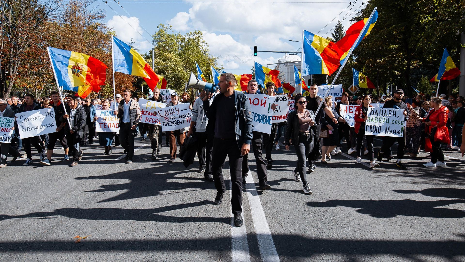 Участники акции протеста оппозиции в Кишиневе Участники акции протеста оппозиции в Кишиневе - РИА Новости, 1920, 18.09.2022