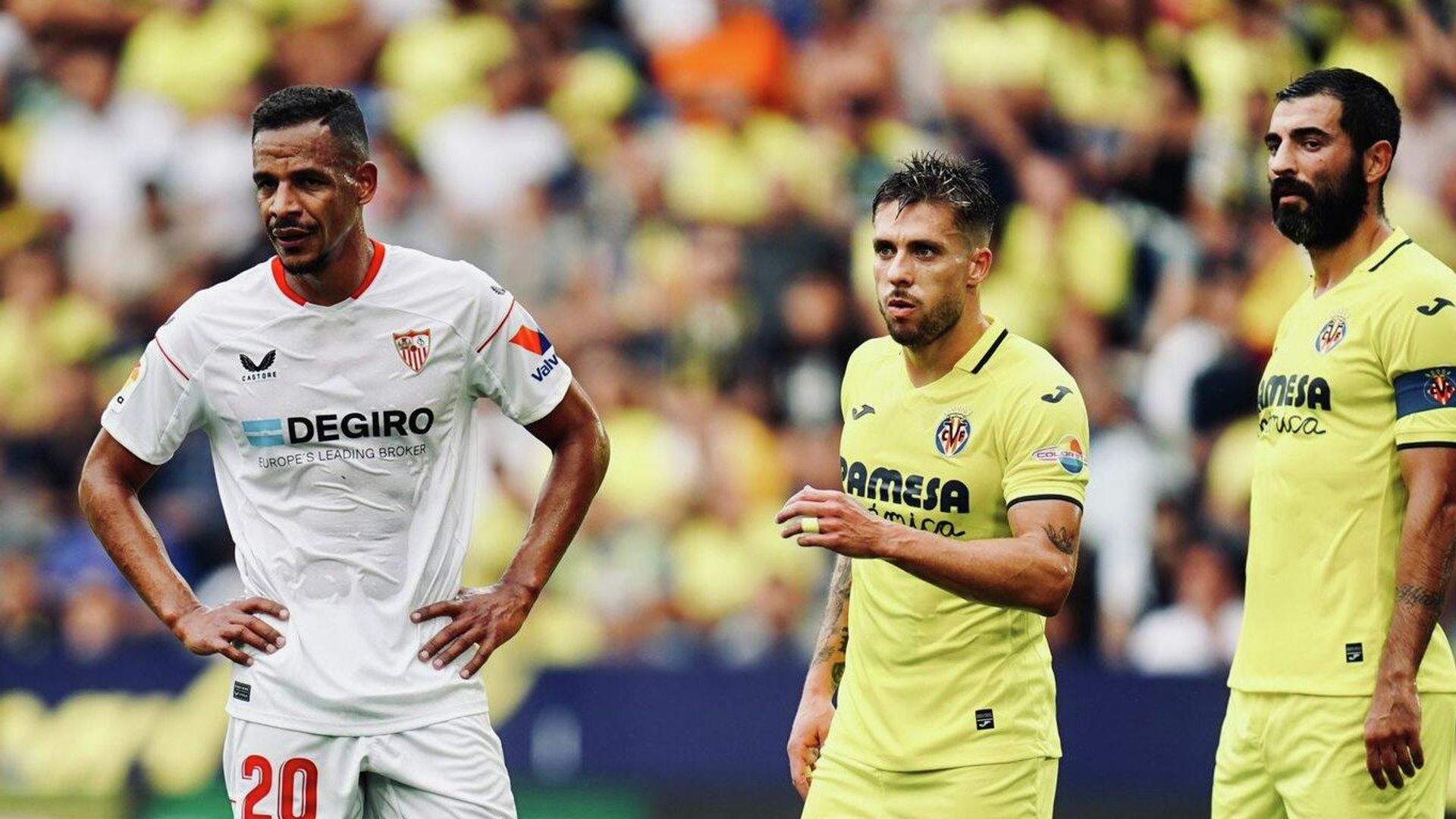 Полузащитник Севильи Фернандо (слева) в матче Примеры с Вильярреалом Полузащитник Севильи Фернандо (слева) в матче Примеры с Вильярреалом - РИА Новости, 1920, 20.10.2022