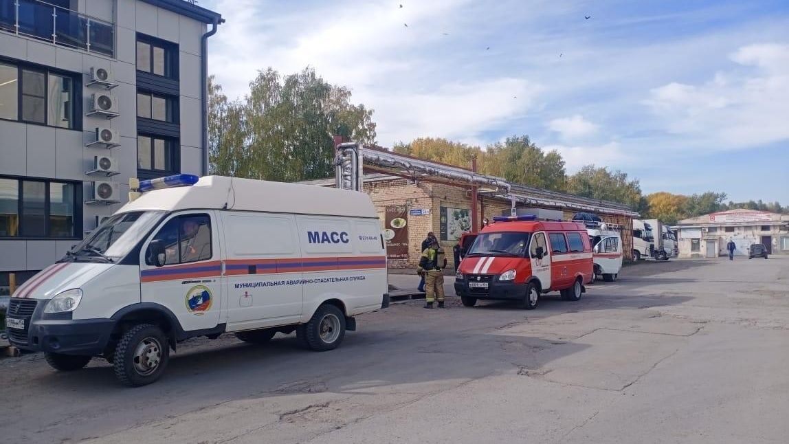 Спасательные службы на территории АО Новосибирский хладокомбинат в Кировском районе Новосибирска Спасательные службы на территории АО Новосибирский хладокомбинат в Кировском районе Новосибирска - РИА Новости, 1920, 19.09.2022