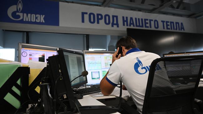 Сотрудник центрального диспетчерского управления Московской объединенной энергетической компании в Москве Сотрудник центрального диспетчерского управления Московской объединенной энергетической компании в Москве